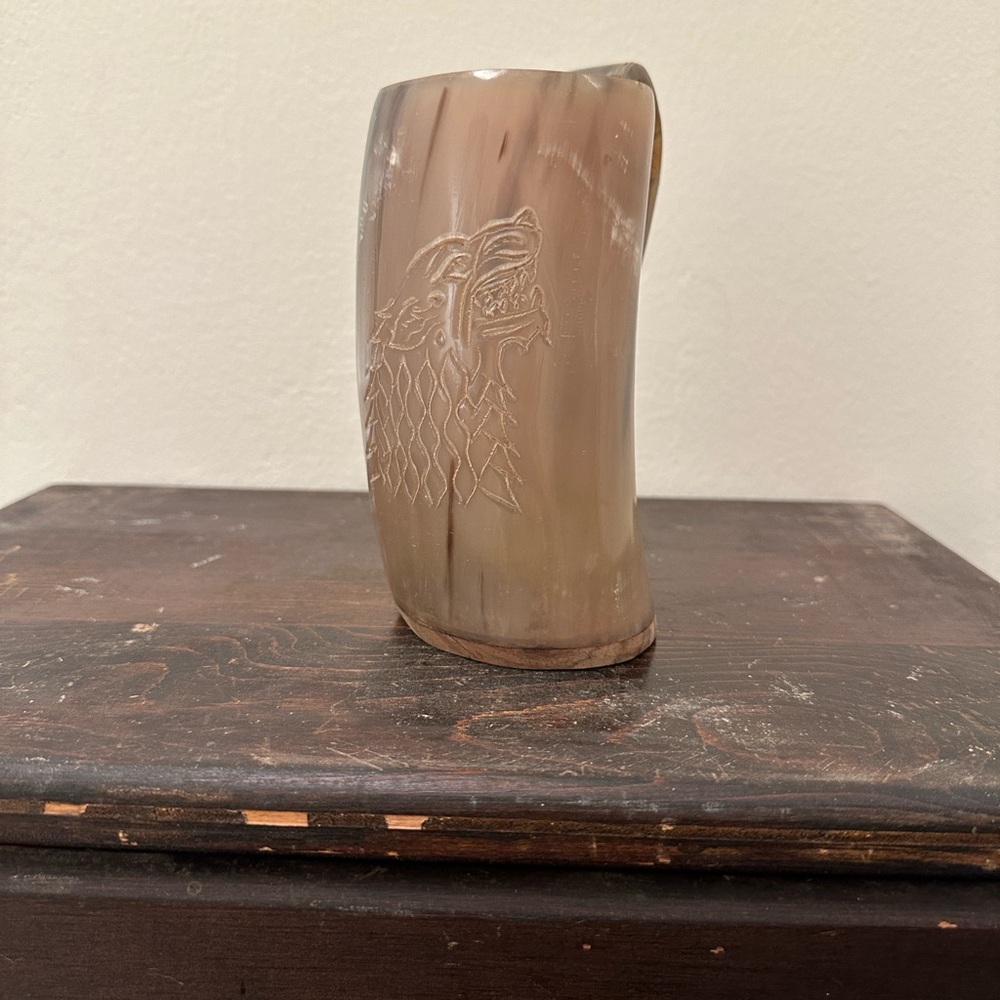 Engraved Direwolf engraved Horn Vase from GOT